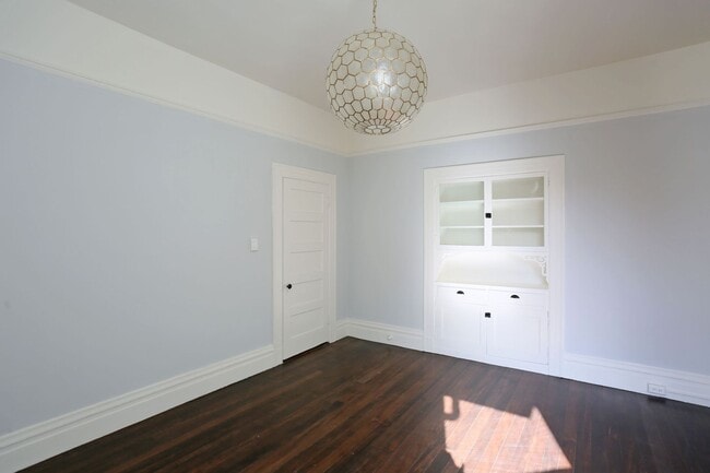 Building Photo - 144 10th Ave