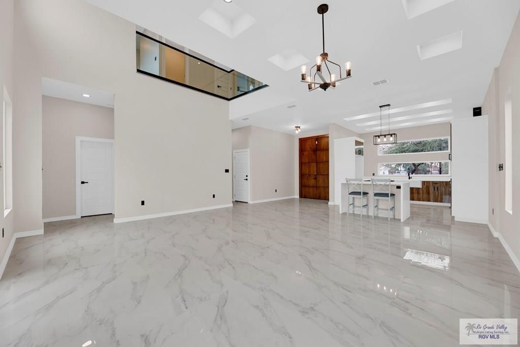 Building Photo - 3330 Calle Bolivia