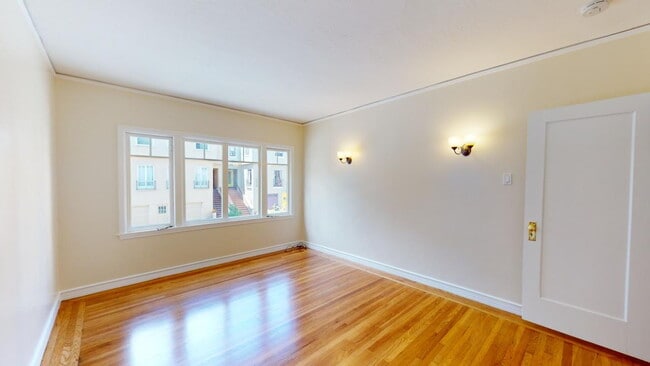 Building Photo - San Francisco Living at Its Finest