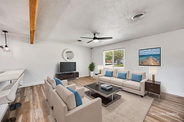 Building Photo - 404 E Alexander Ln