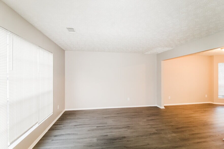 Building Photo - 7115 Chestnut Ln