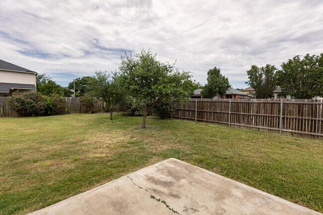 Building Photo - 219 Cottontail Dr