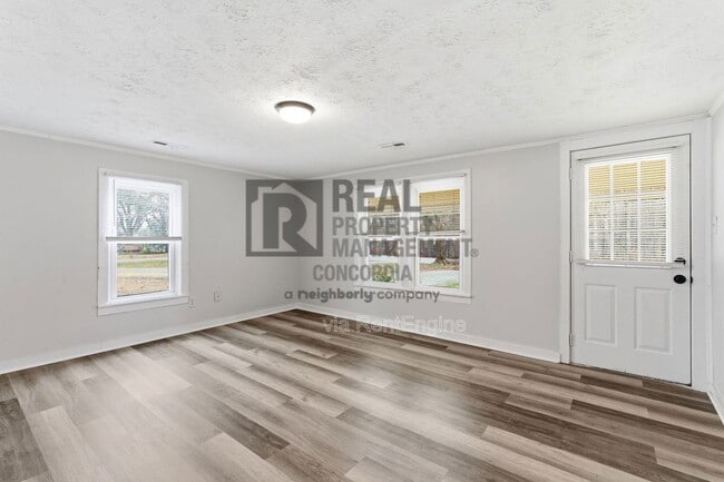 Building Photo - 6548 Old Clarksville Pike