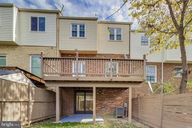 Building Photo - 16 Orchard Dr