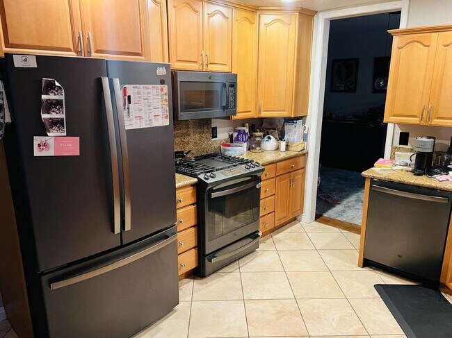 Building Photo - 659 W Terrylynn Pl