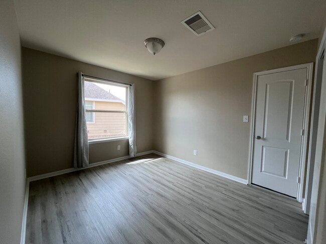 Building Photo - 5803 Dunsmore Bnd Trl