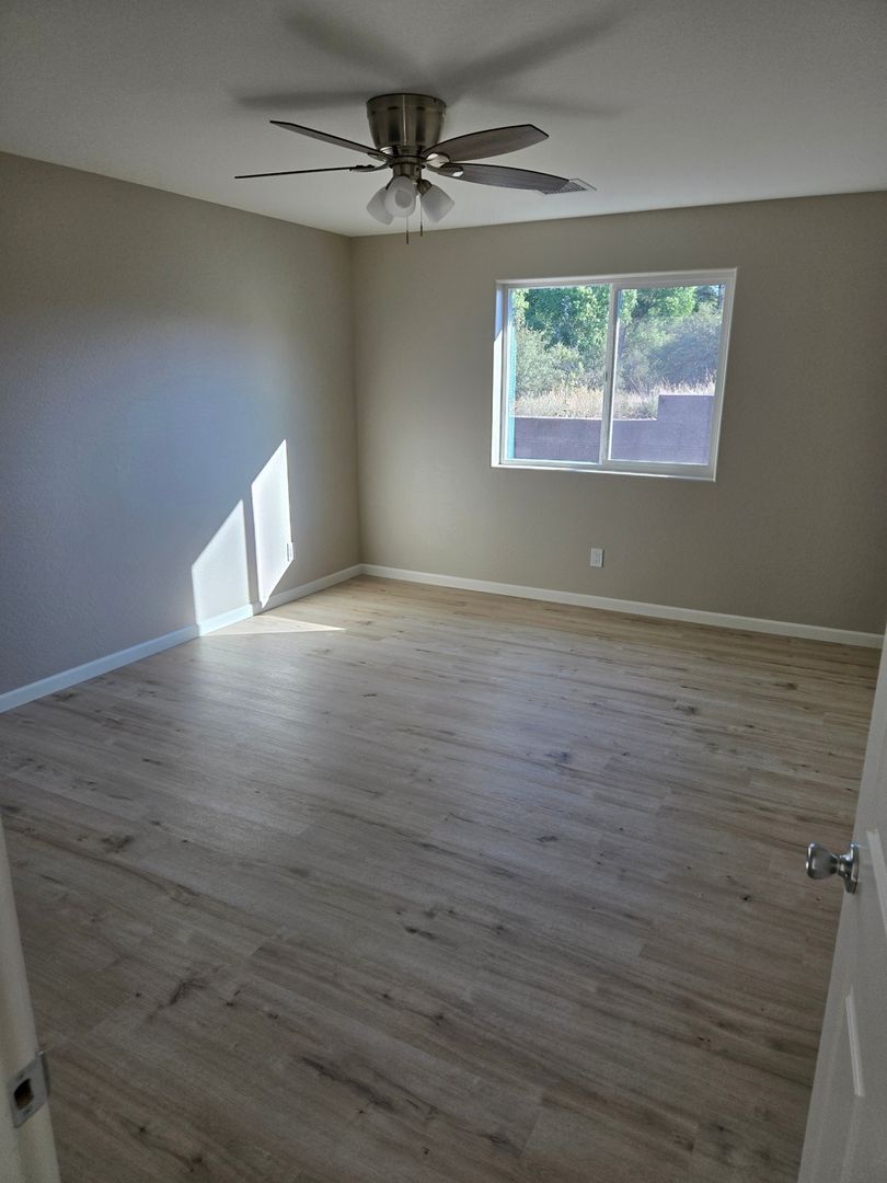 Building Photo - 1812 N Rose Quartz Dr