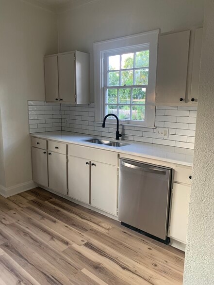 Kitchen - 3215 Ethel Ave