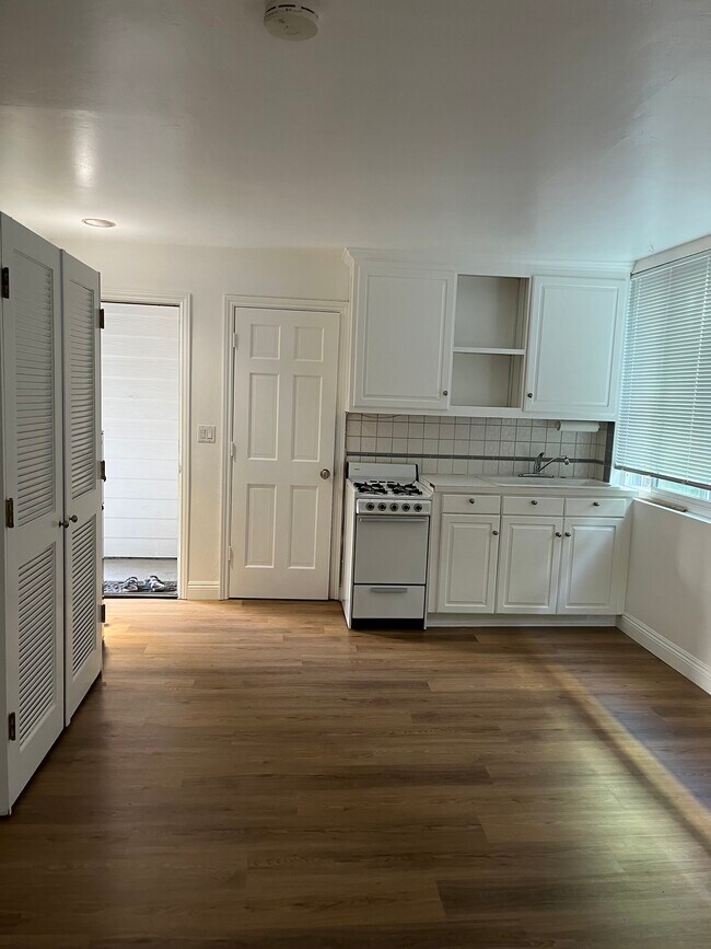 Building Photo - 169 Merrill Pl