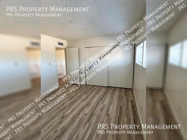 Building Photo - 2652 E Oakleaf Dr