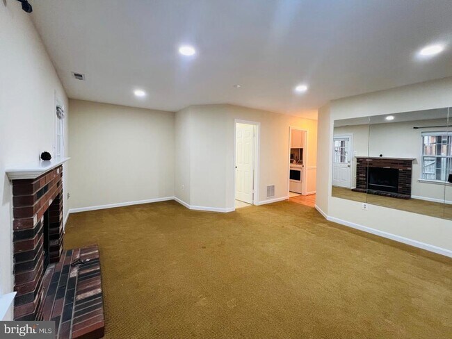Building Photo - 6107 Asher Ct