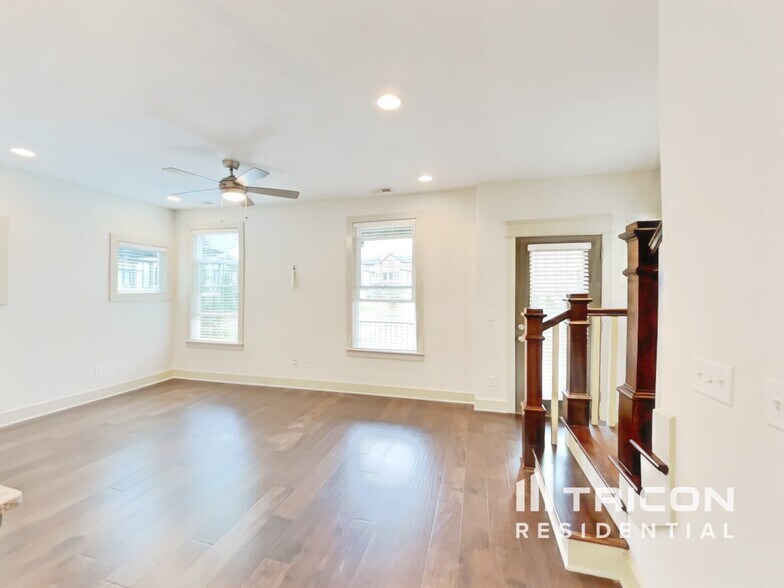 Building Photo - 1224 Hillwood Private Cove