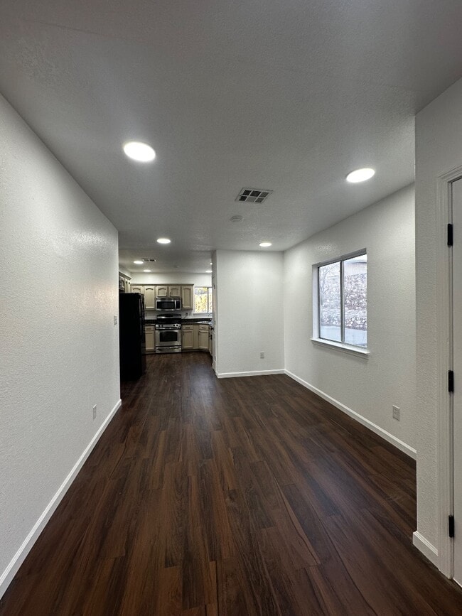 Building Photo - 7600 Plaza Redonda Dr