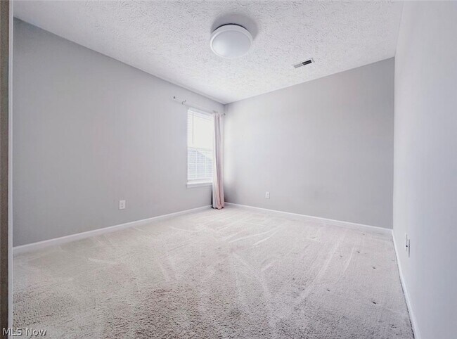Building Photo - 37571 Tail Feather Dr
