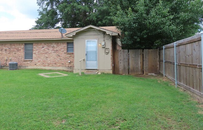Building Photo - Cozy 2 Bedroom 1 Bath in Whitehouse