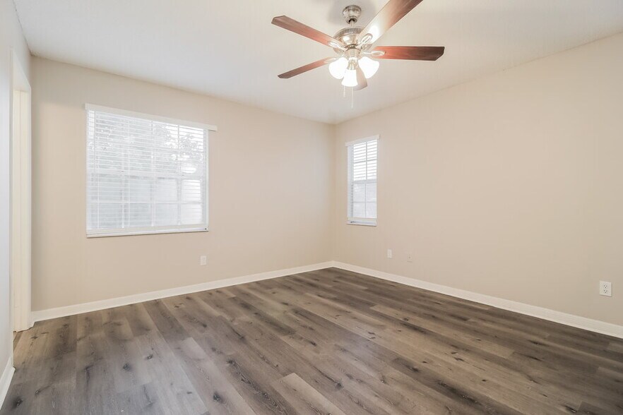 Building Photo - 720 Oak Manor Cir