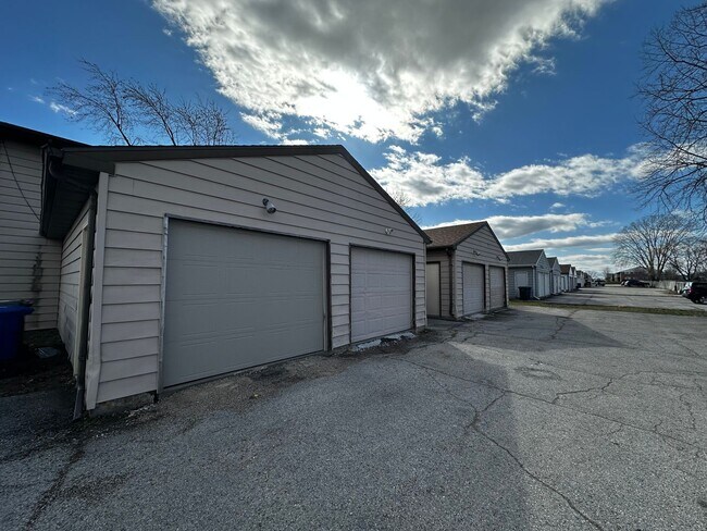 Building Photo - 1168 Scheuring Rd
