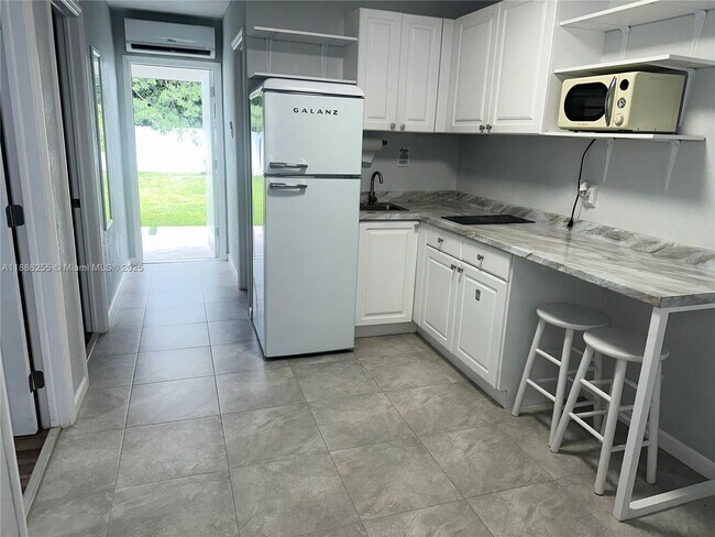 Building Photo - 614 N 56th Ave