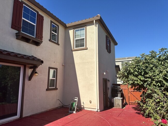 Building Photo - his beautiful 3-bedroom, 2.5-bathroom home...