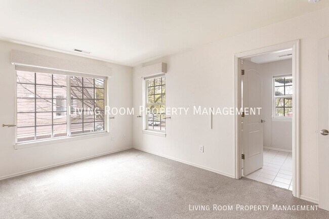 Building Photo - 1602 NE Glisan St