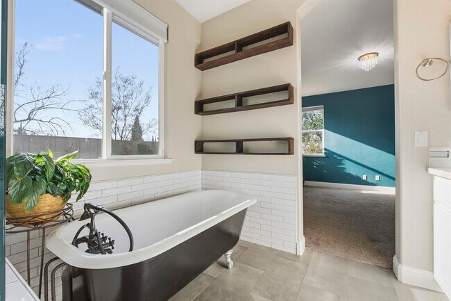 Building Photo - 601 Tamarindo Way