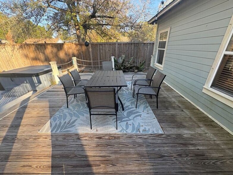 Building Photo - 106 Georgie St