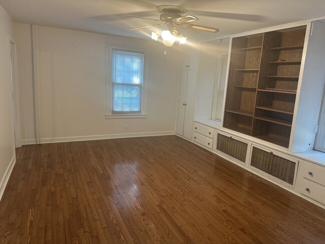 Building Photo - 3896 Drexel Ave