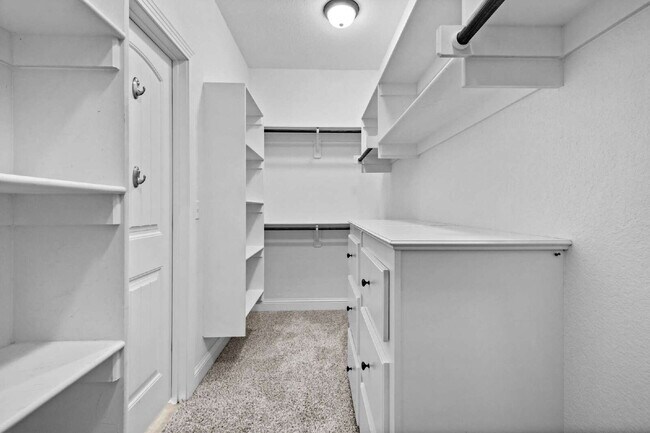 Building Photo - 4301 SW Beech Ln