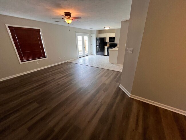 Building Photo - 3 Bedroom Home Available!