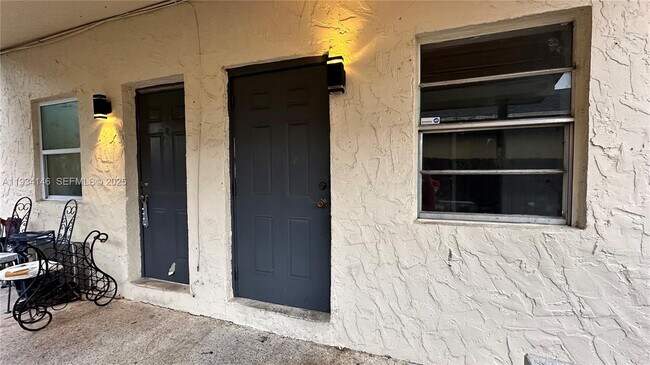 Building Photo - 2220 Charleston St