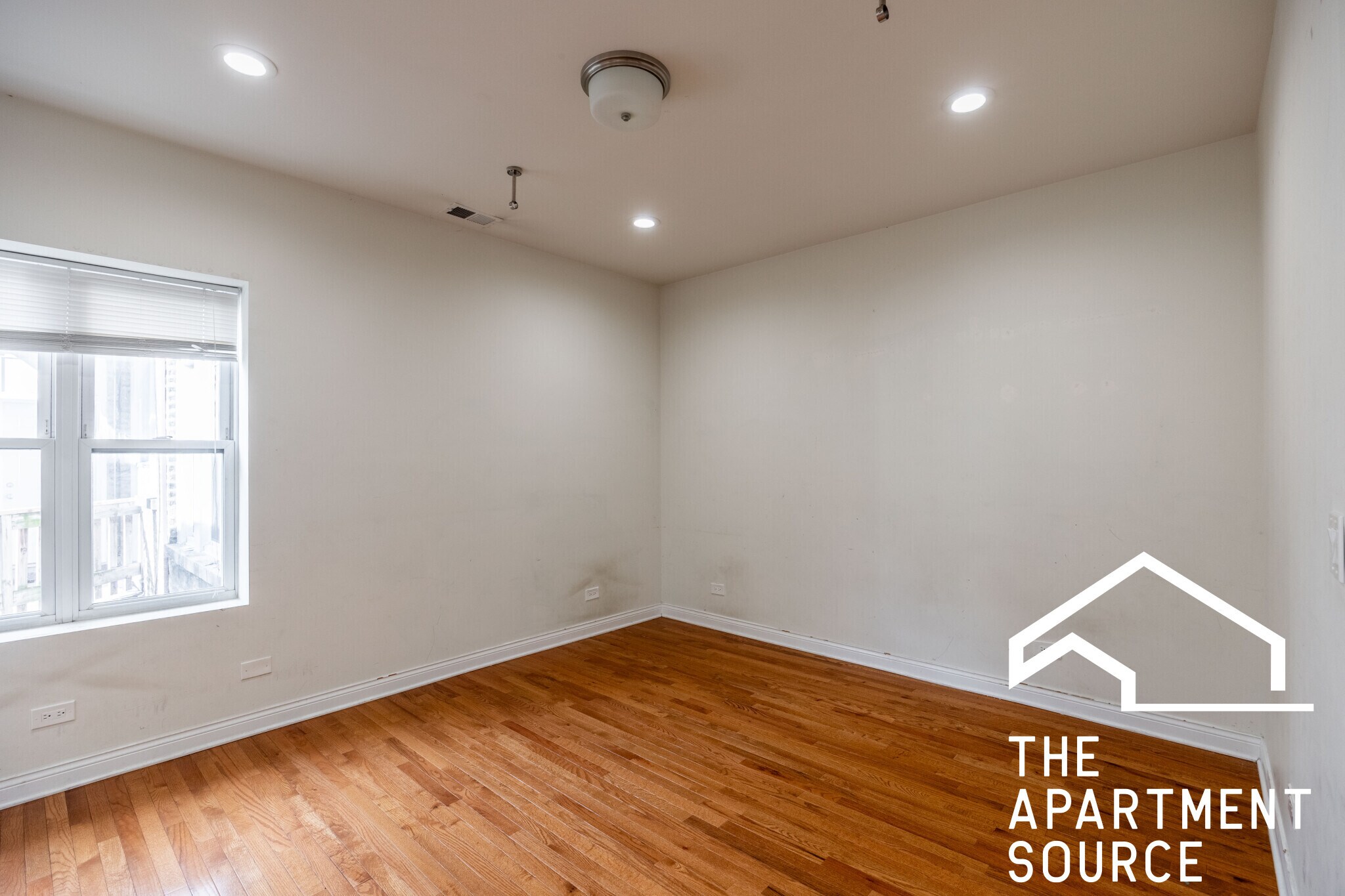 Building Photo - 1157 W Lunt Ave