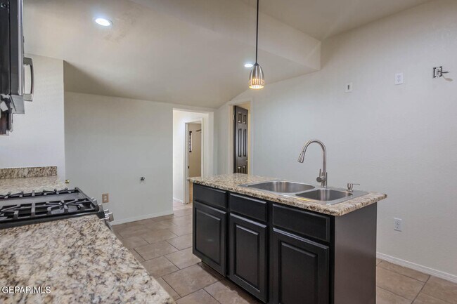 Building Photo - 3611 Yandell Dr