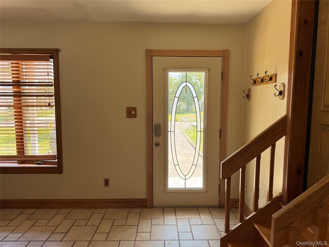 Primary Photo - 239 Curtin Ave