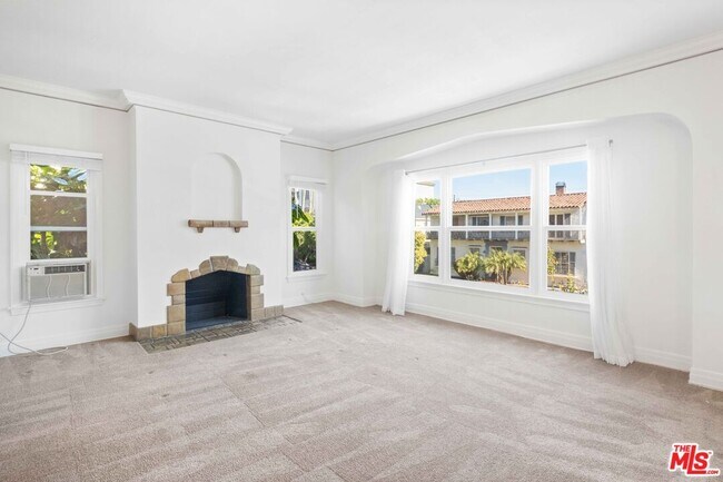 Building Photo - 643 S Detroit St