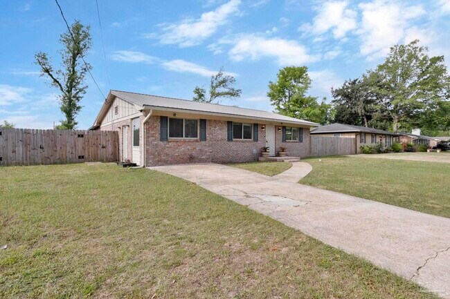 Building Photo - 2325 Merle Cir