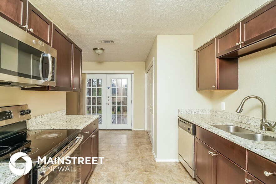 Building Photo - 4820 Crest Dr