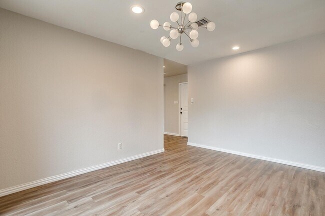 Building Photo - 5947 Chimney Wood Cir