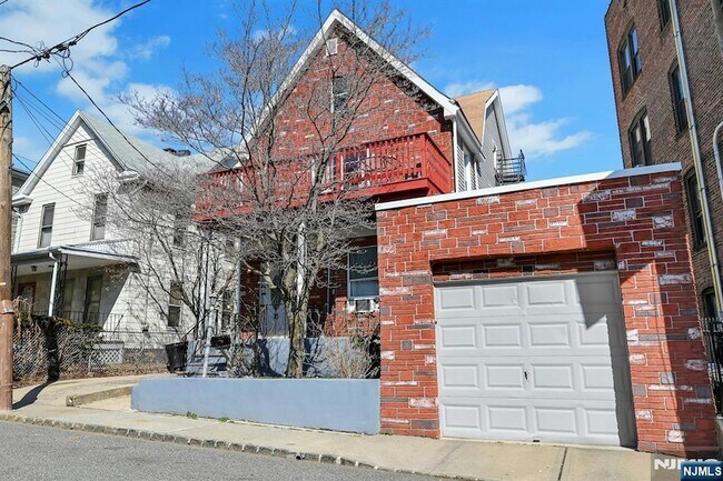 Building Photo - 30 Columbia Terrace