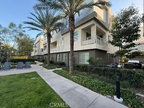 Building Photo - 1868 S Westside Dr