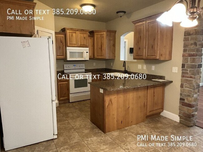 Building Photo - 3689 E Rock Creek Rd