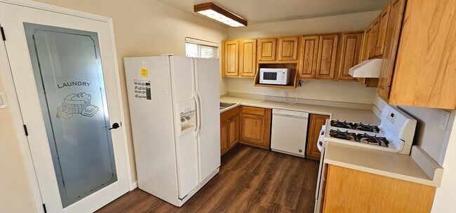 Building Photo - For Rent 2 Bedroom 1 Bathroom 1 Car Garage