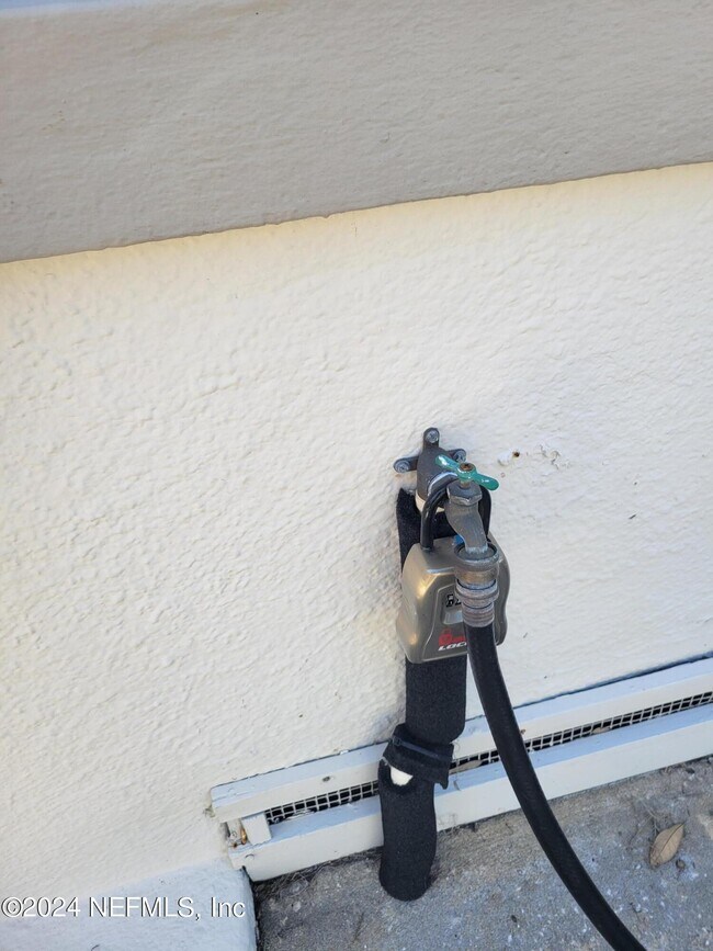 Building Photo - 2545 Oak St