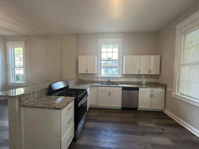 Building Photo - Completely renovated home in Cooper Young ...