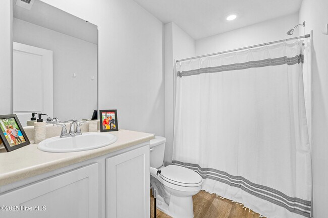 Building Photo - 214 Cleat Dr