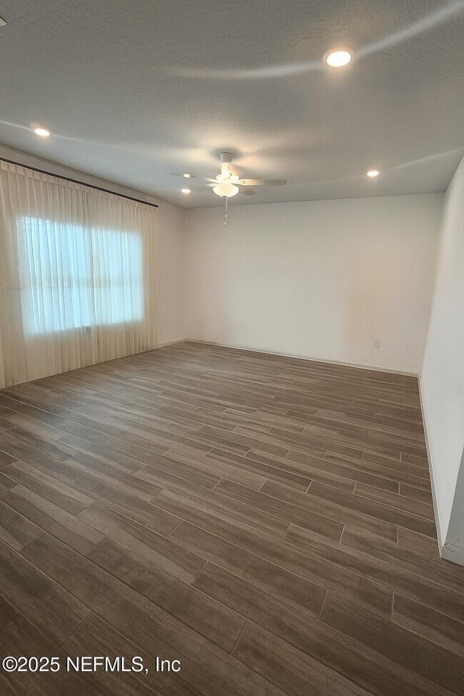 Building Photo - 9852 Lemon Balm Wy