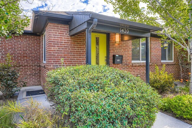 Building Photo - 4 Bed, 2 Bath Duplex in East Colfax – Brig...