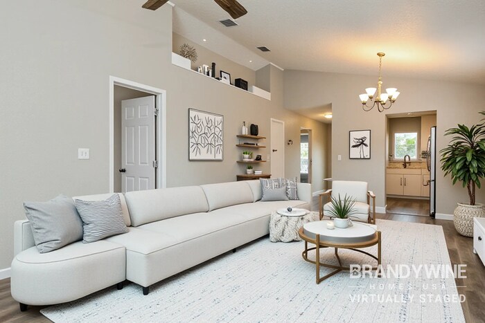 Building Photo - 330 N John St