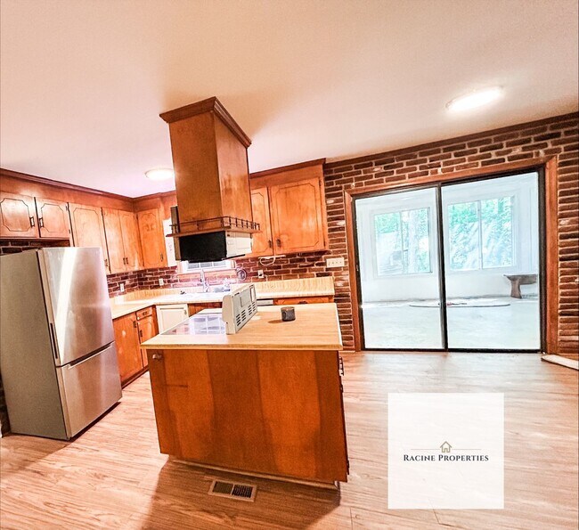 Building Photo - 147 Sunshine Dr