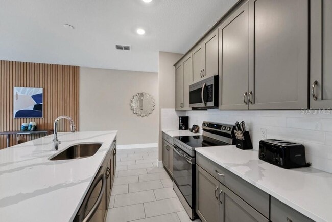 Building Photo - 7846 Spectrum Dr