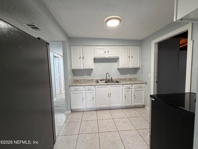 Building Photo - 6023 Edgefield Dr